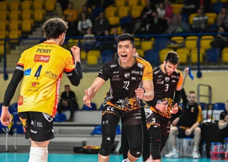 张景胤发球连续得分,张景胤发球挽救第一轮赛点