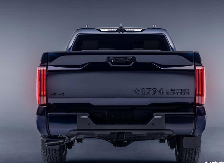 丰田塔库玛皮卡18款2.8t柴油版,丰田皮卡lc79单排双门4.2l柴油版