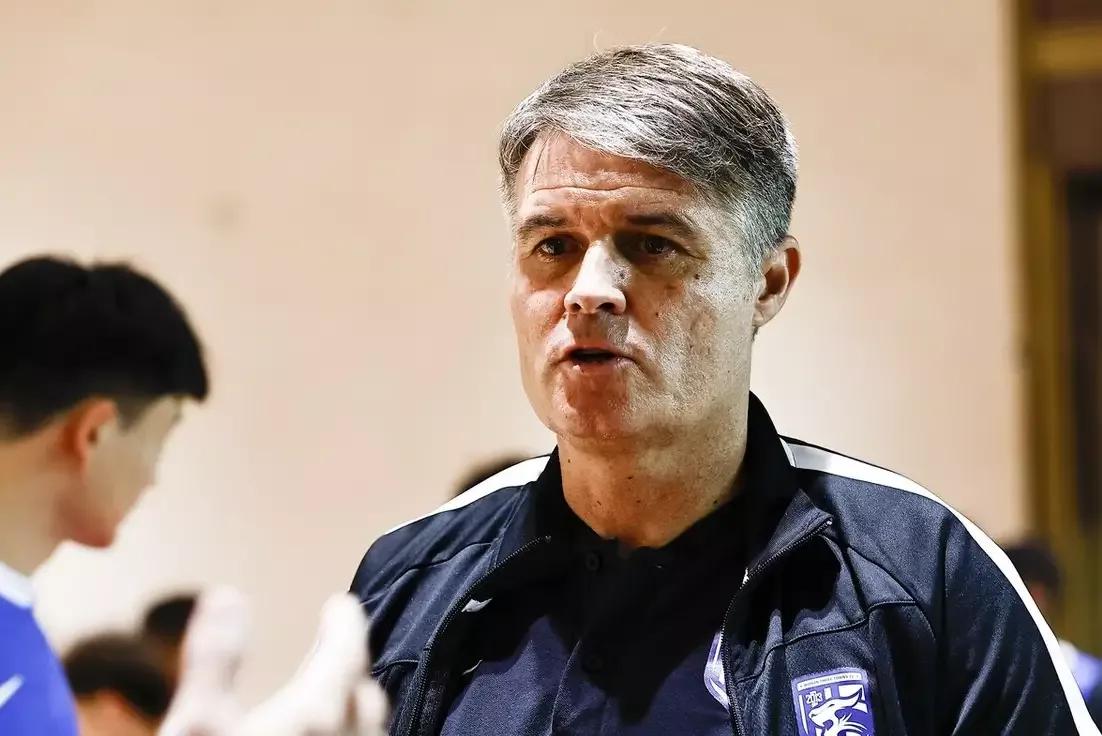 国足必须打好翻身仗，主教练在哪里，咱得好好白话白话