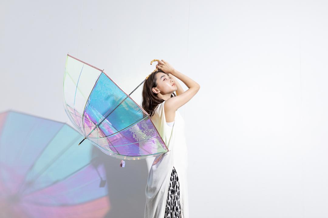 别小看一把伞，在如今年轻人眼里它可不只是伞了