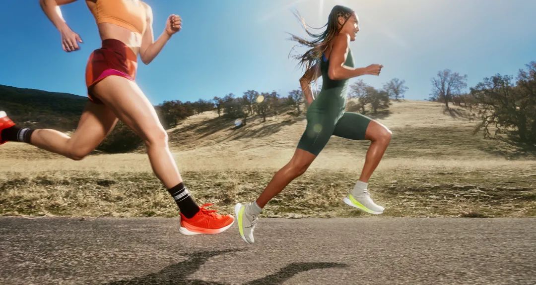 库克穿杰尼亚逛北京三里屯,库克穿杰尼亚鞋