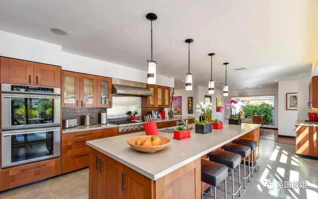 英国男子中彩票挥霍一空,男子买彩票中奖2.19亿元