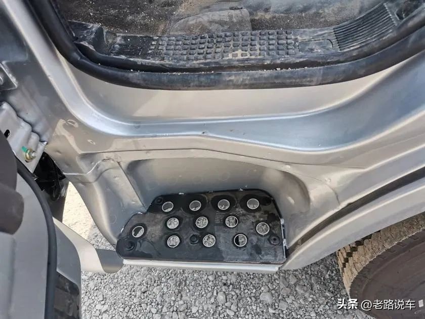 奥驰轻卡v2,飞碟奥驰x2和奥驰v2的区别