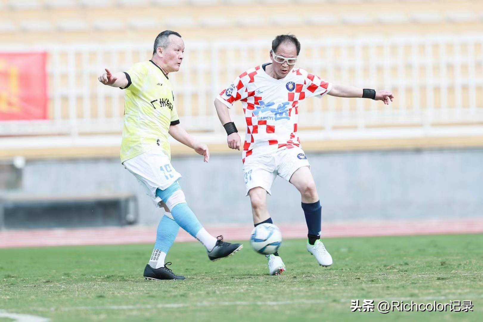 “足球博士”老邹和他的朋友们