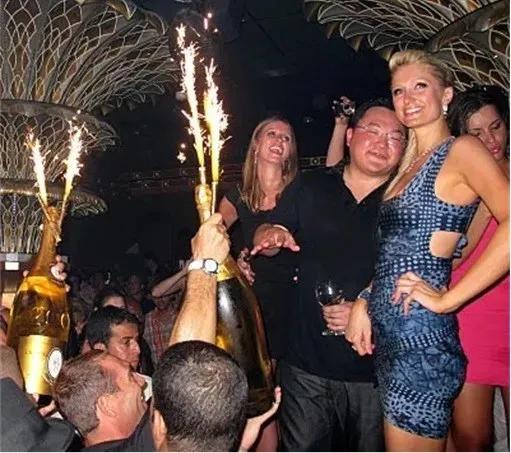 他被称之为“华尔街肥狼”，曾让好莱坞女星投怀送抱，但去向成谜