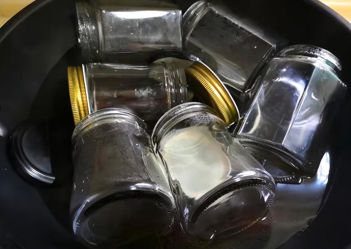 晒的腊肉要不要收回室内,晒好的腊肉该如何收藏起来