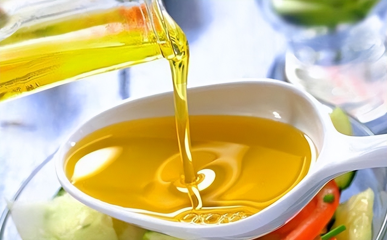 宝宝多大吃食用油比较合适,宝宝几个月可以吃食用油