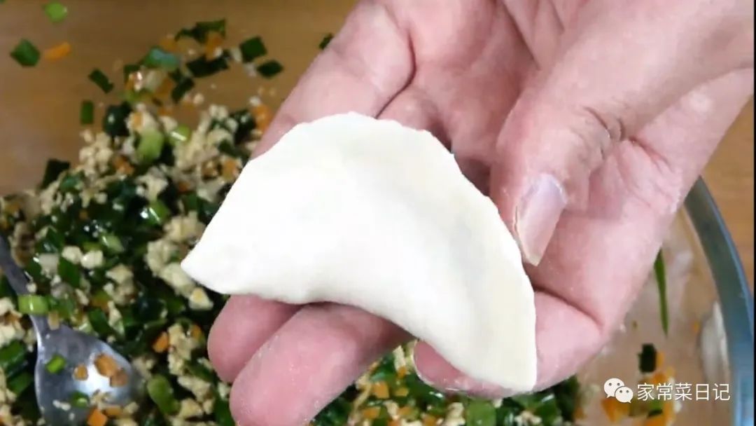 调肉馅时，一定要多加这两种水，馅料不腥，肉质鲜嫩多汁，真香