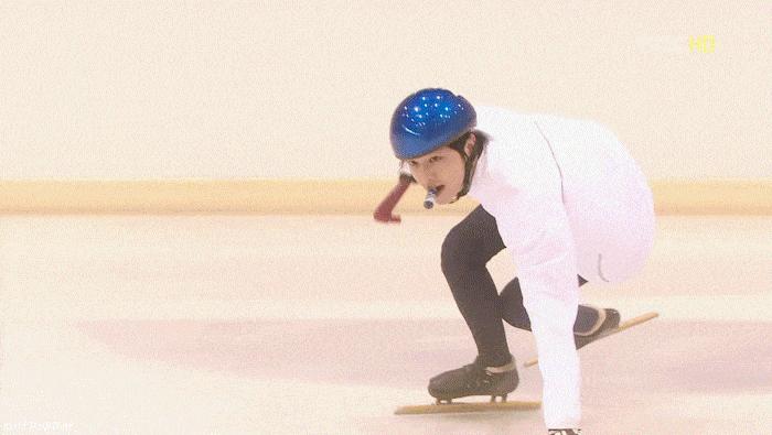 宋仲基财阀家的小儿子棒球服穿搭,宋仲基西装杀明星霸气出场