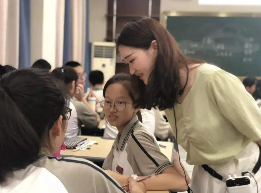 这是仙女老师，上课没有迟到和请假现象，学生的出勤率百分之百