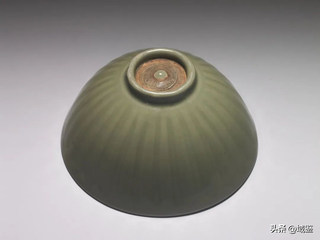 远山含翠美不胜收！明永乐翠青釉VS南宋龙泉窑...