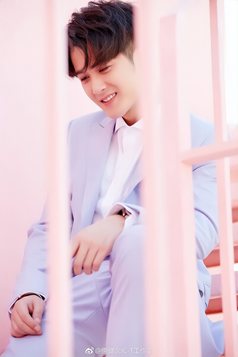 檀健次学迈克尔杰克逊顶胯,檀健次偶像是迈克尔杰克逊吗