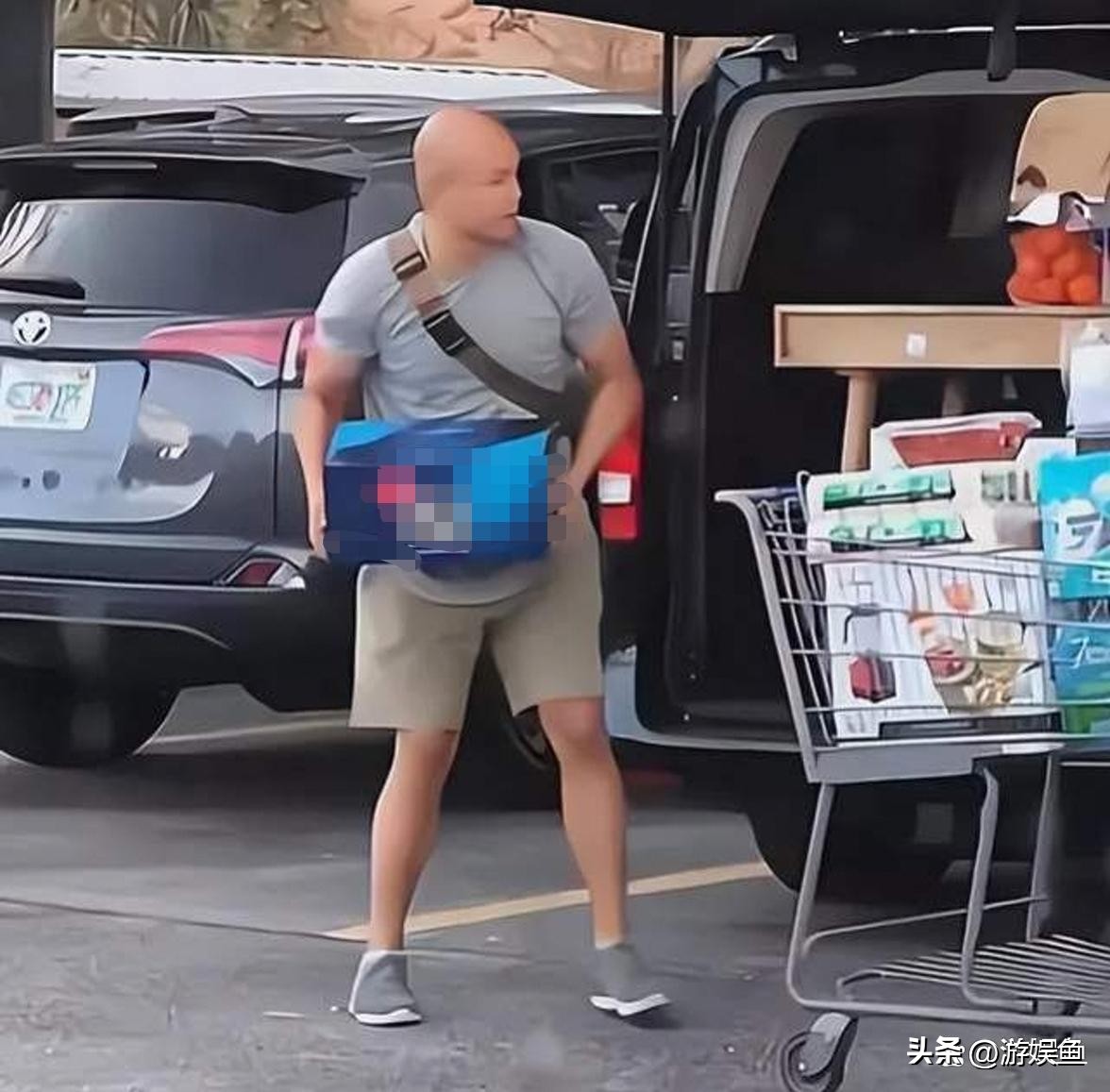 不差钱，乐嘉美国生活滋润，消费能力惊人，开豪车整箱东西买！