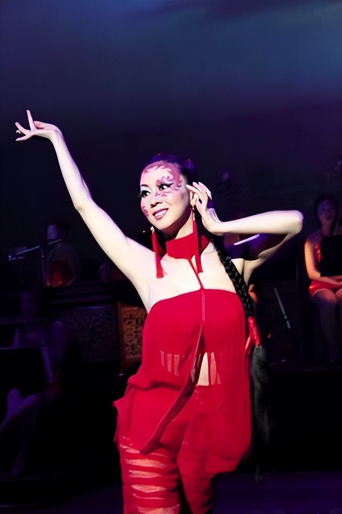 中国第一“裸模”汤加丽：走红后丈夫提出离婚，父亲骂她丢脸！