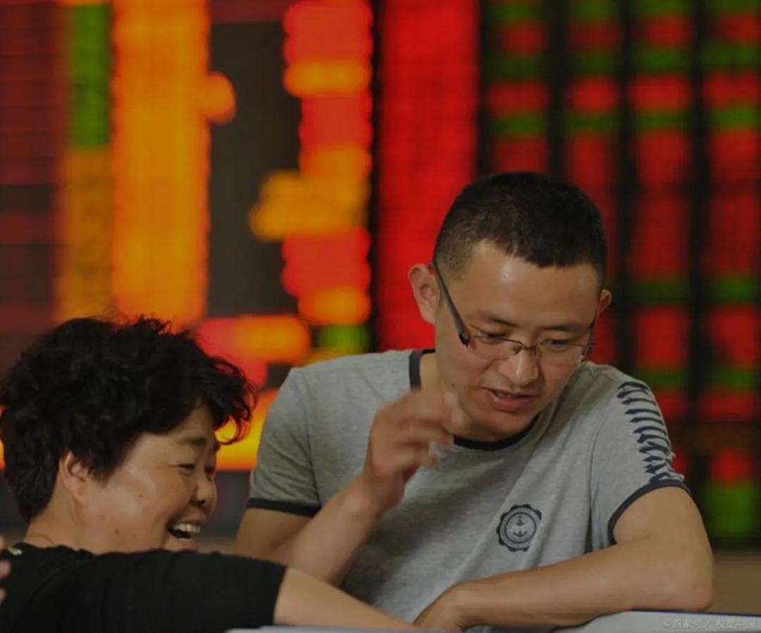 下周一股市预测上证指数今天走势,今天股市上证指数大涨要不要卖出