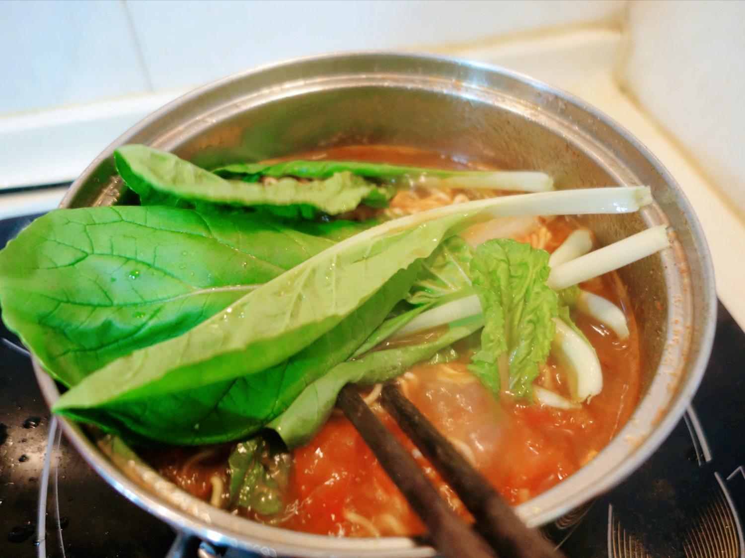 白水煮泡面怎么做,用开水泡面的神仙吃法