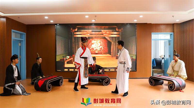 鍚嶅笀浜戦泦,鍚嶅笀鑽熻悆甯堣祫闆勫帤