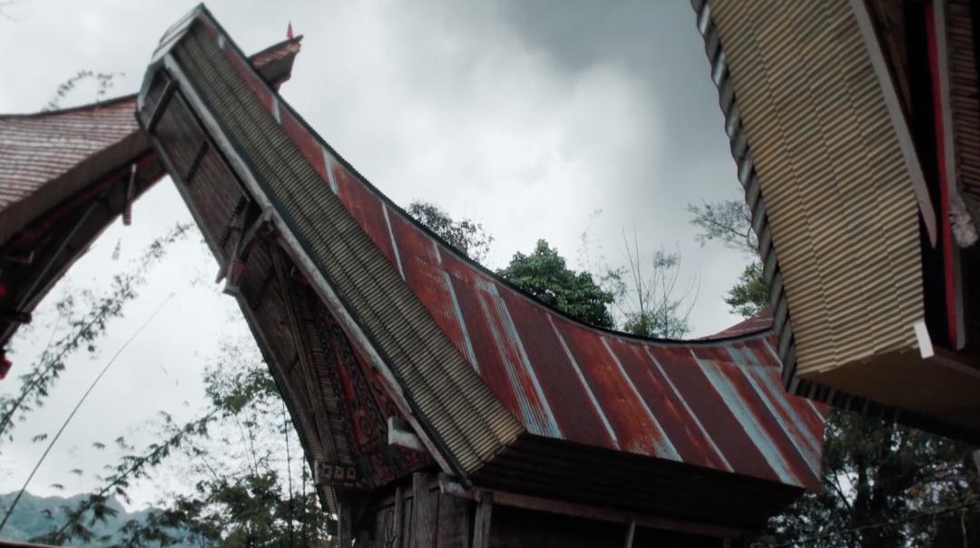 80后女孩记录世界奇葩葬礼，吸粉200万