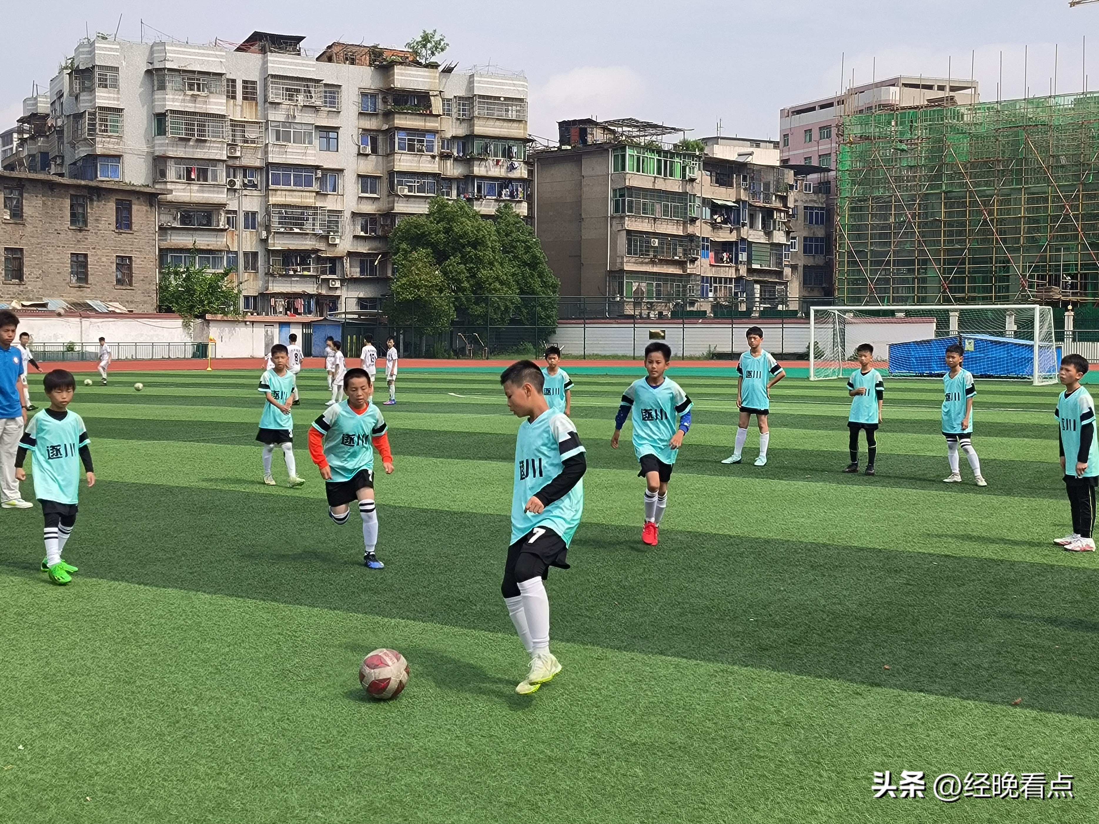 相约魅力运动会共享绿茵芳草情,分享足球魅力共享足球快乐