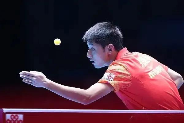 乒乓发球侧旋又快又转怎么接,乒乓发球如何让球飘起来