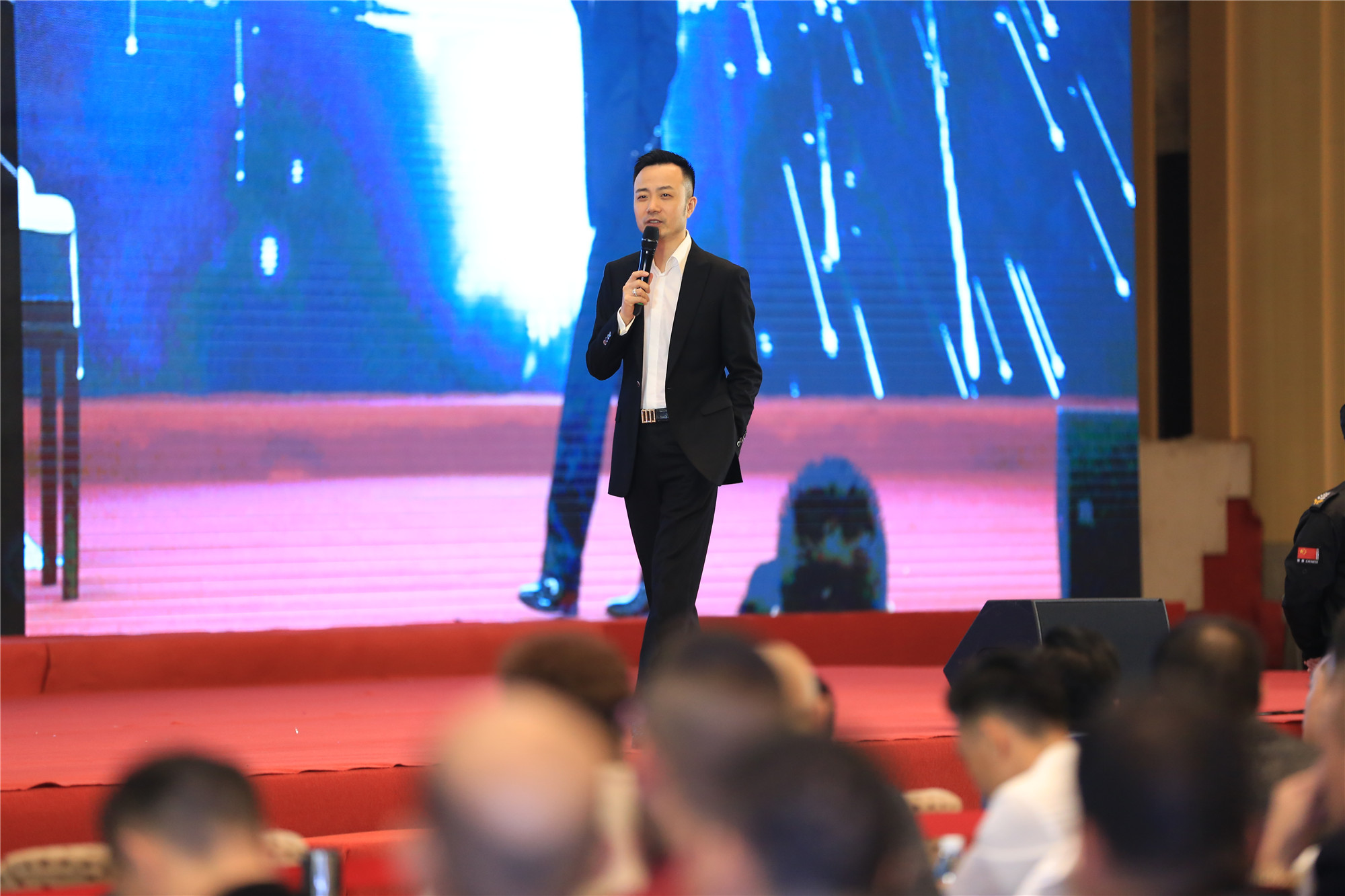 俞凌雄搞传销吗,俞凌雄是搞传销的吗