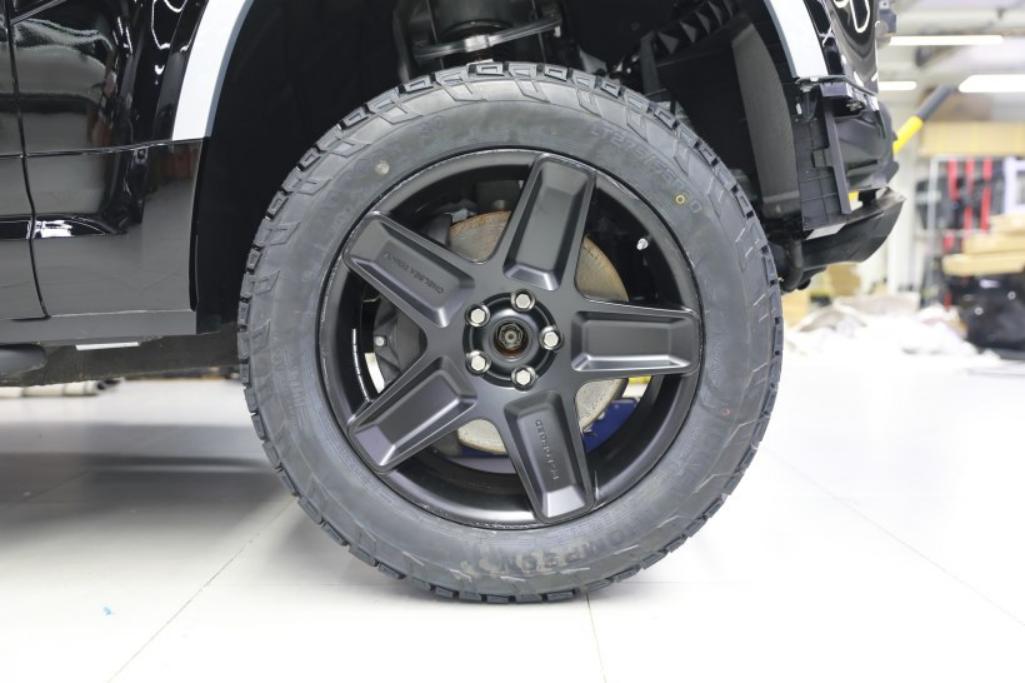 路虎卫士改装17寸轮毂,路虎卫士22寸黑色轮毂固定踏板