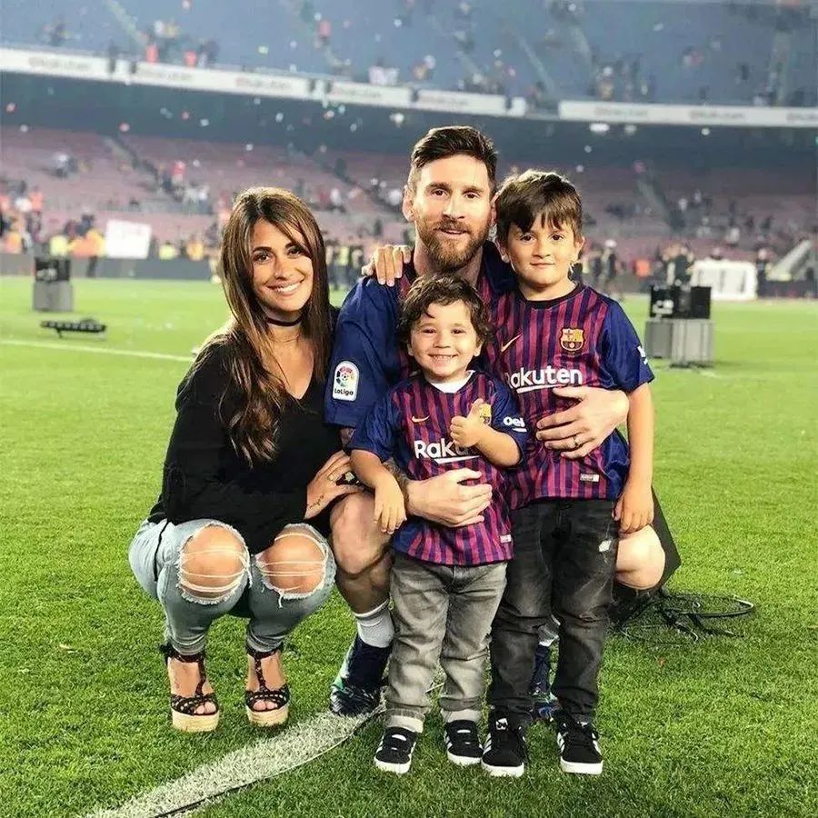 梅西从小矮子到巨人,从侏儒到世界球王催泪纪录片