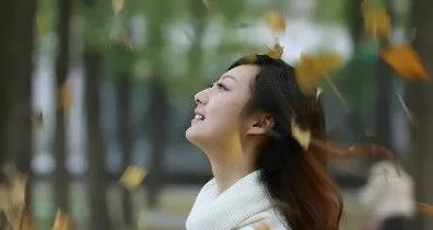 40岁，老光棍，隔壁新来的大妈故意走光，无意看到那抹黑色风景