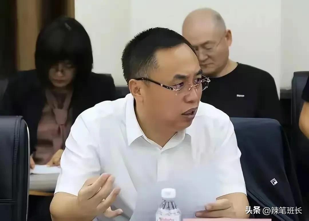 网传教育局长在老婆闺蜜家过夜，意外坠楼，当场“壮烈牺牲”