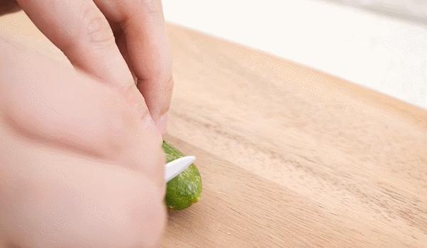 日本小哥用豆腐做刀,日本小哥铸刀全过程视频