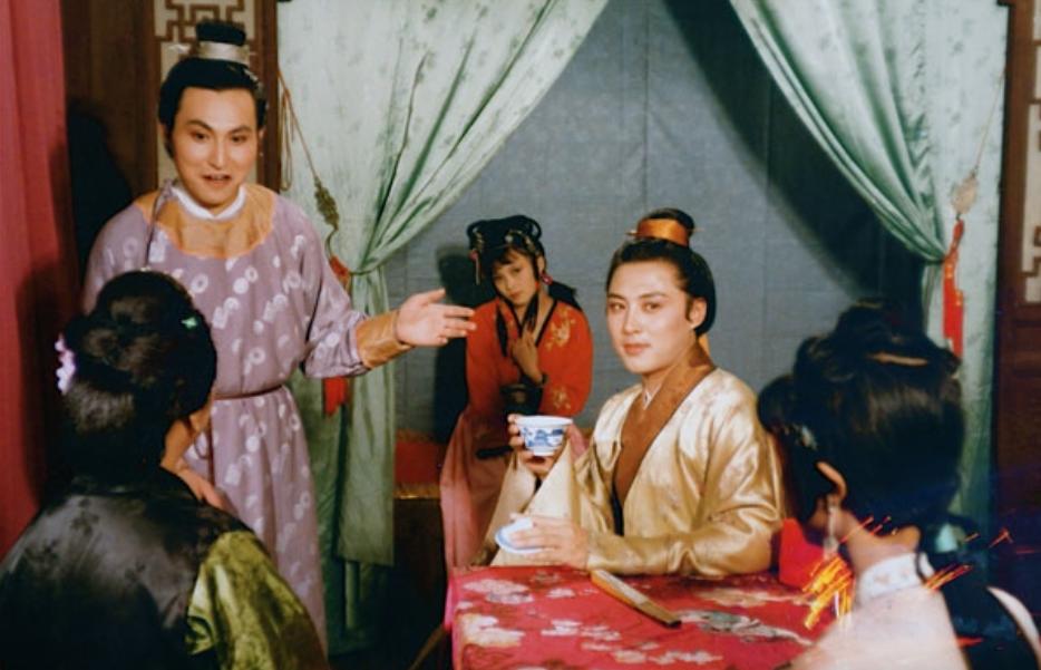 秦可卿每天都要换衣服吗,秦可卿生病是哪一回