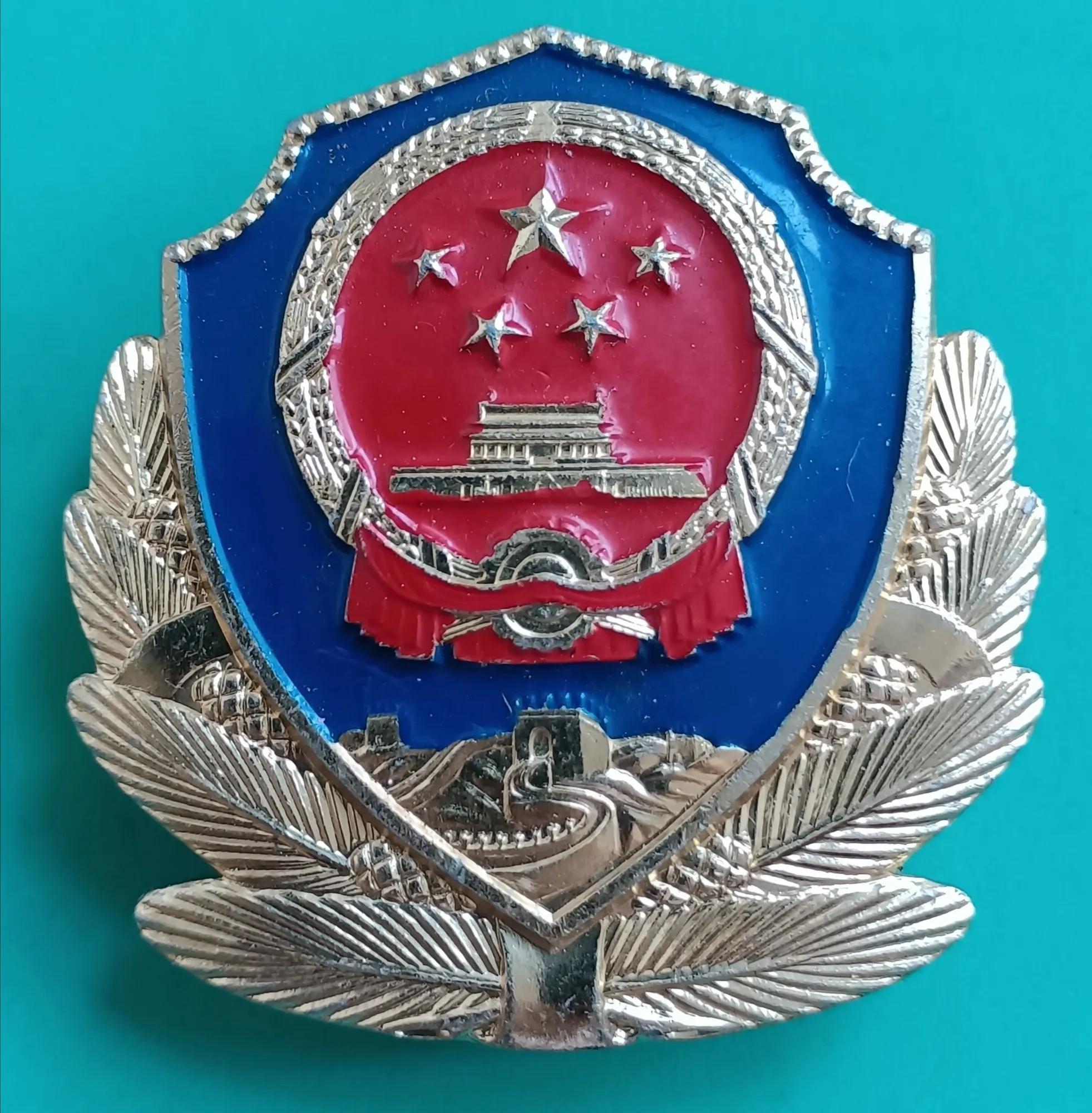 毛启国：*队军***警武**公安消防帽徽鉴赏