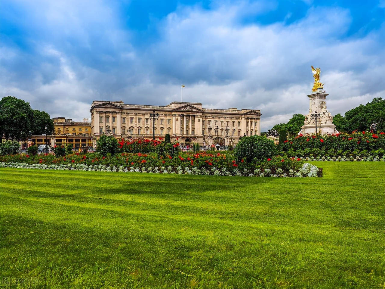 如果戴安娜还活着她会过得怎么样,如果戴安娜王妃还活着会怎么样