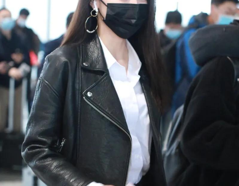 白衬衫连衣裙搭配什么外套,搭配白衬衫的外套男