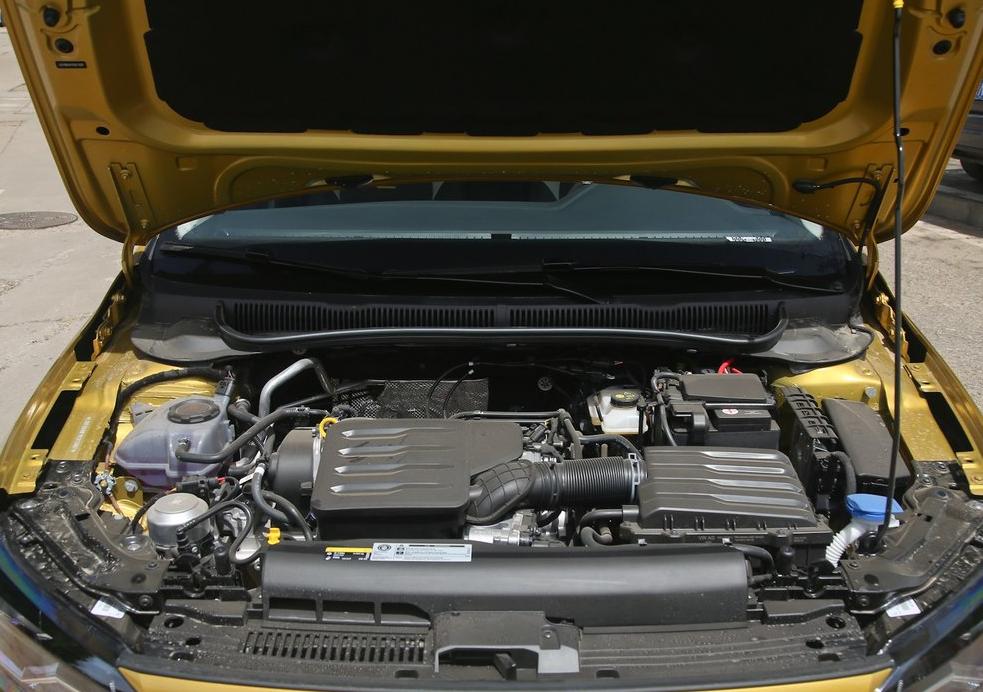 大众polo仪表盘怎么显示油耗,2010大众polo1.6自动油耗