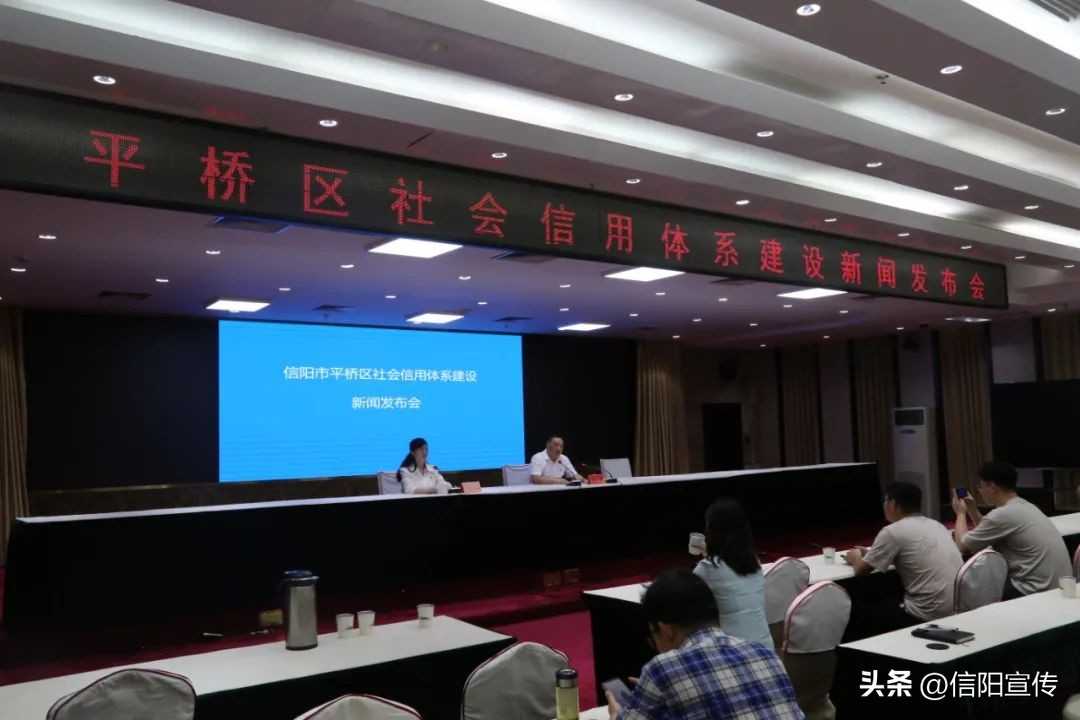 平桥区查山乡大力优化营商环境,市委办街头宣传优化营商环境