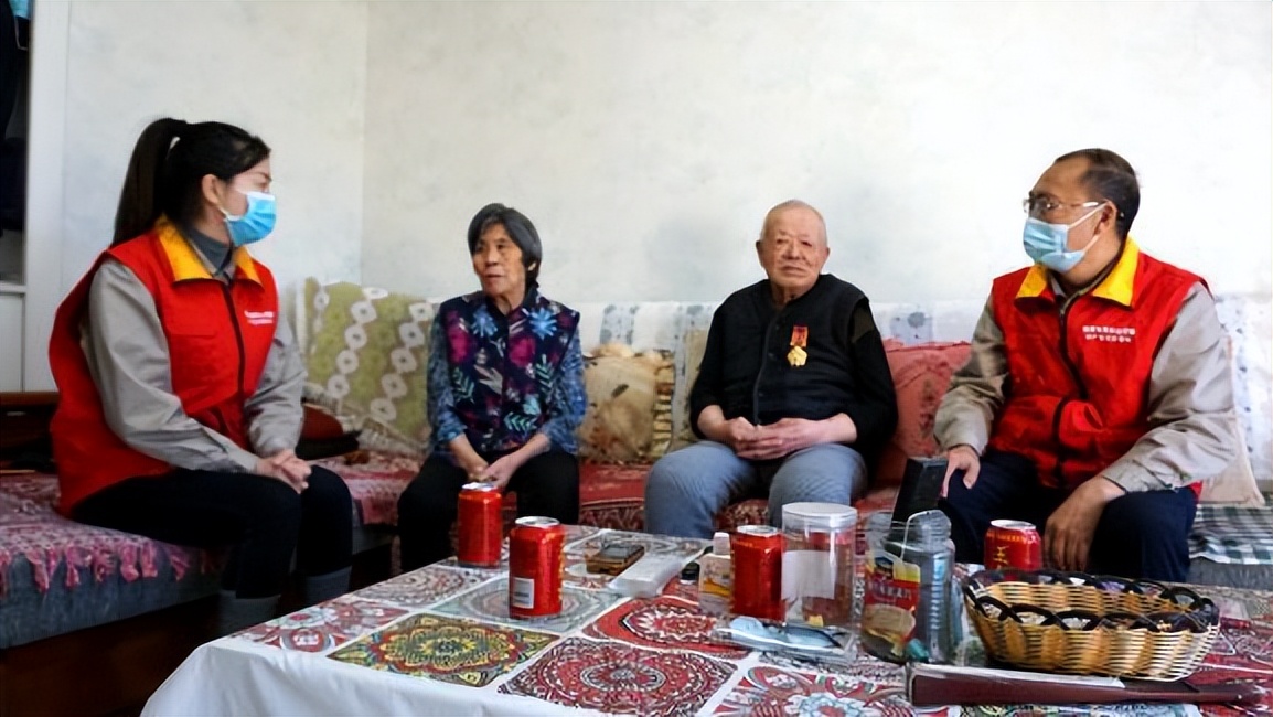 供电公司开展重阳节慰问,供电所慰问孤寡老人温情传递爱心