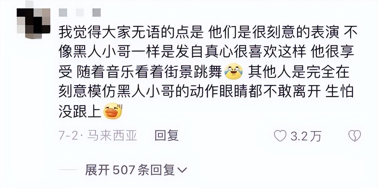 群魔乱舞:上海街头黑人带队领舞，年轻男女跟着装模作样，好尴尬