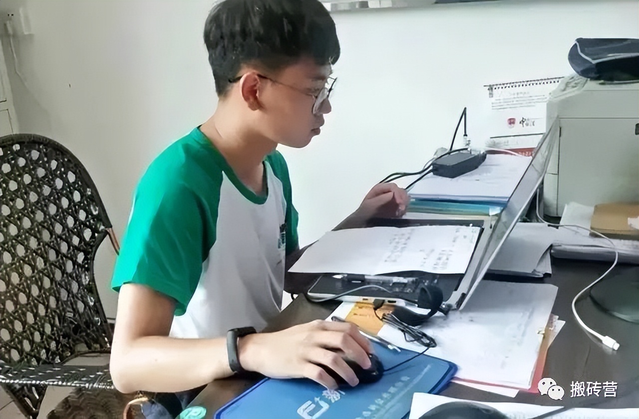 利用零碎时间做副业月入上万元,副业没经验上班族在家也能做副业