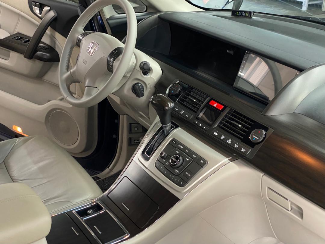 老款艾力绅二手车修复,老车翻新艾力绅