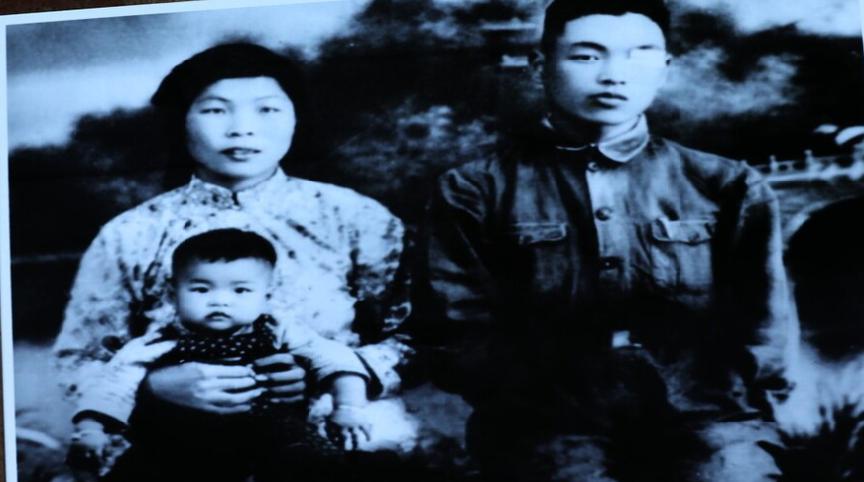 56年朱彦夫回乡后，母亲见他身体残缺吓一跳：让国家来照顾你吧