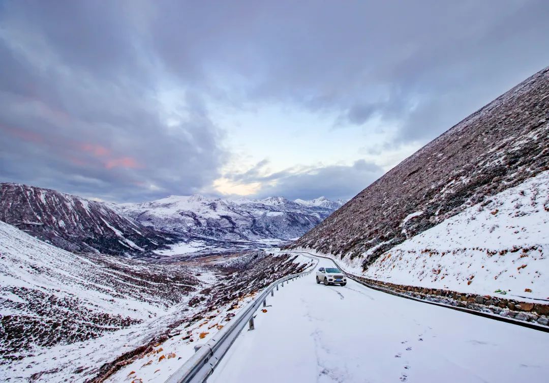 火出圈啦,甘孜文旅局长化身侠客火出圈