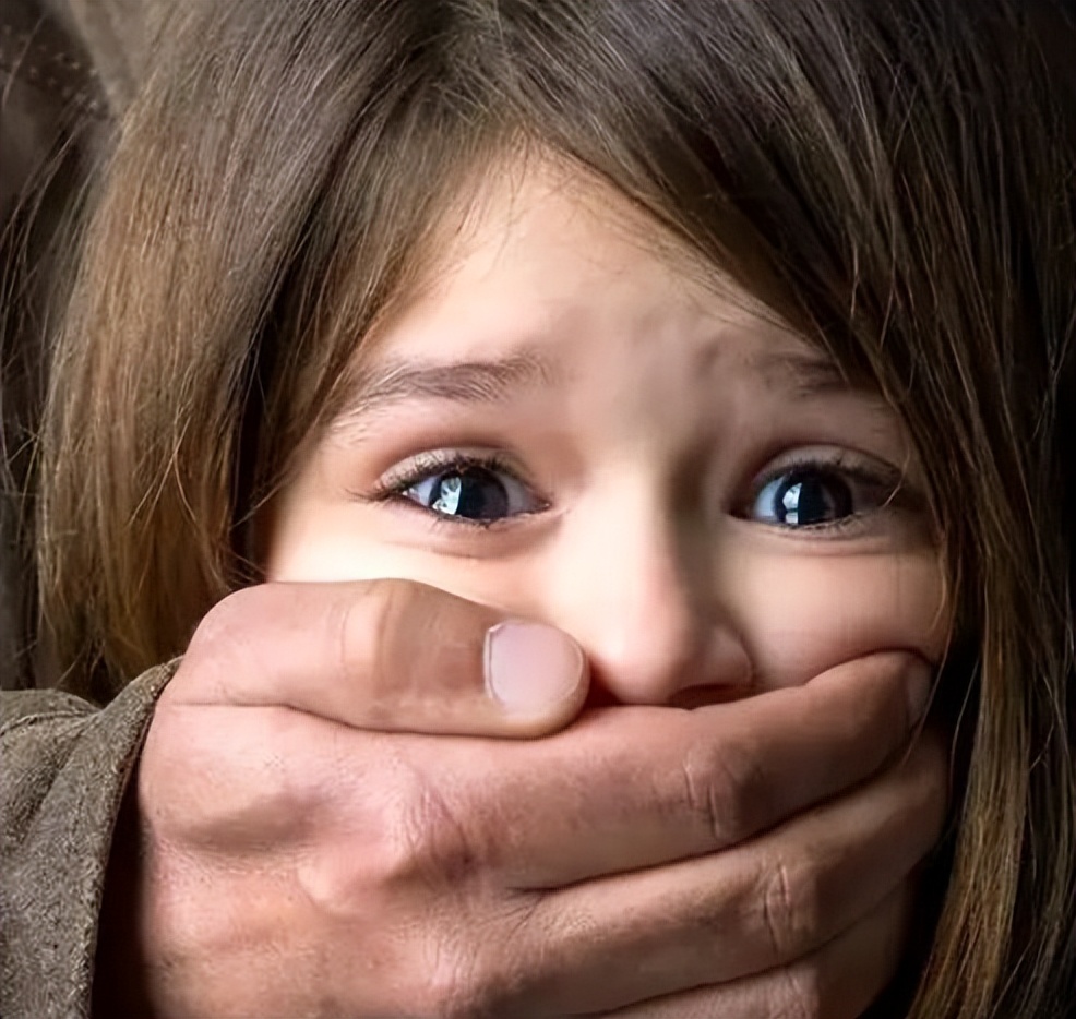 继母虐待儿童真实事件,继母虐待孩子被父亲暴打