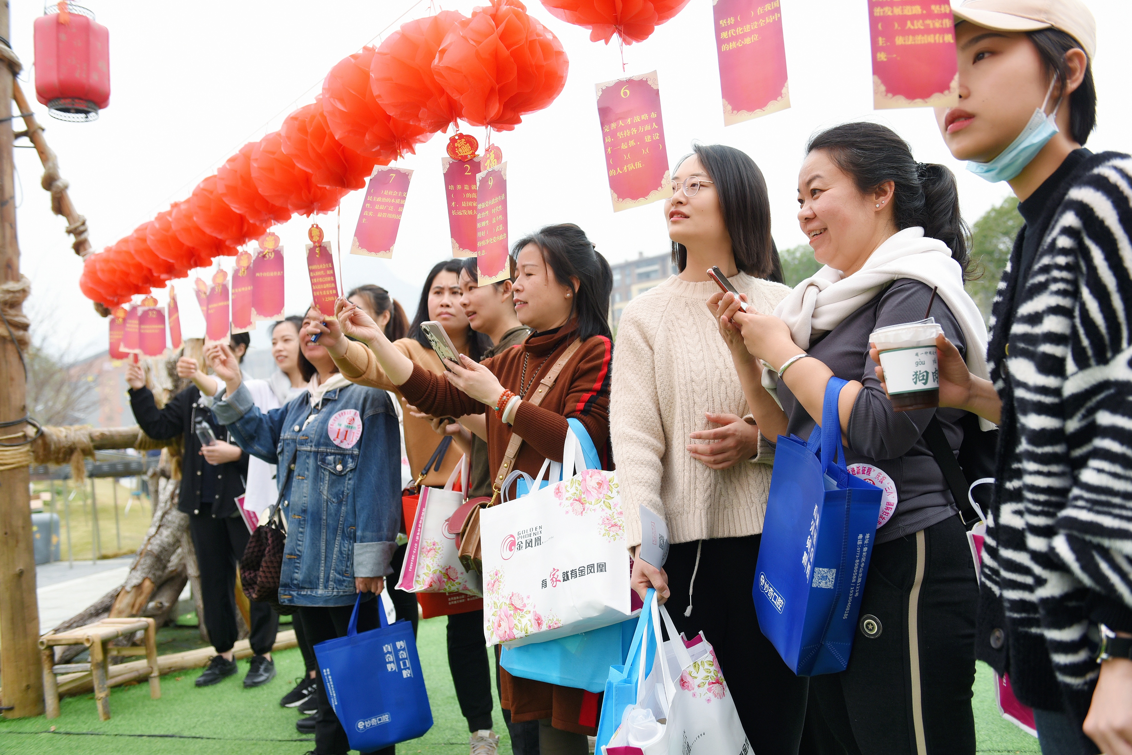 美女们嗨翻了！桂林市秀峰区举行庆祝“三八”国际妇女节巾帼·秀峰健康竞步走活动