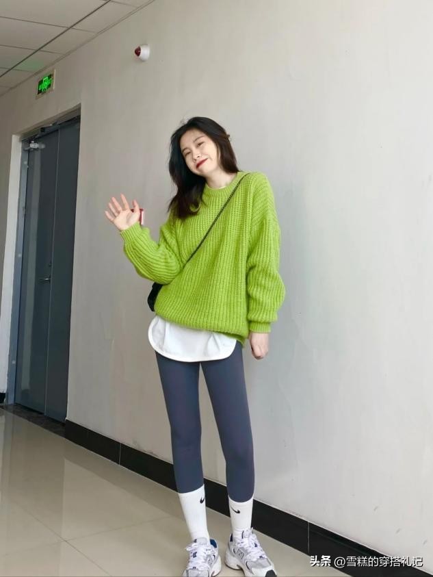 冬天快过完才发现:阔腿裤out了!满大街都是“无痕裤”,好洋气