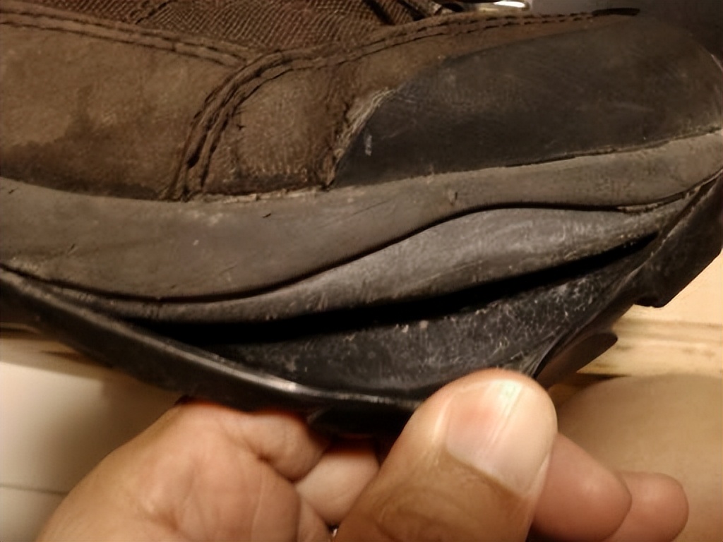 鞋子开胶了502胶水怎样粘才牢固,鞋开胶了用502胶水怎么粘的好看