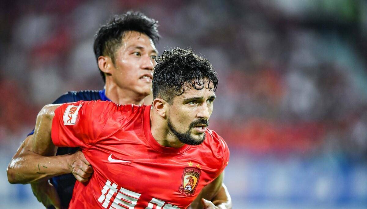 国足应大洗牌！5大核心老将离场，扶正新星才能进步