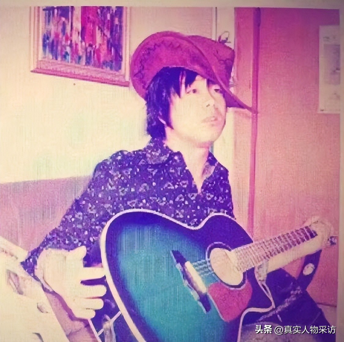 8090后的街头卖唱,13岁少年坚持7年陪父街头卖唱