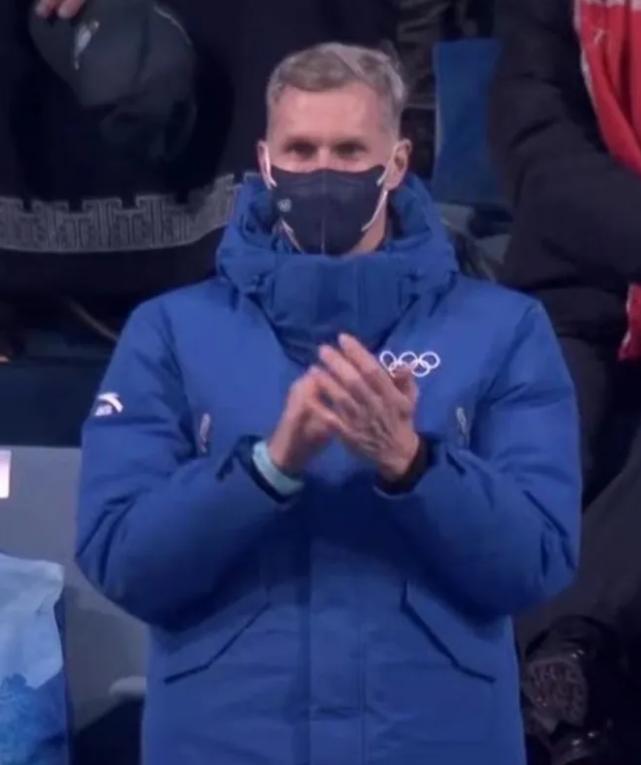 北京冬奥会开幕式羽绒服盘点,中国队穿的大衣到底是什么来头?