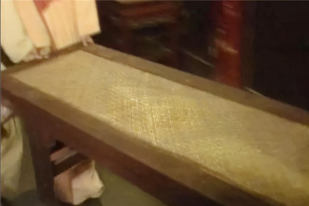 酒店床尾为什么要放长凳子,为什么酒店都会放床尾凳